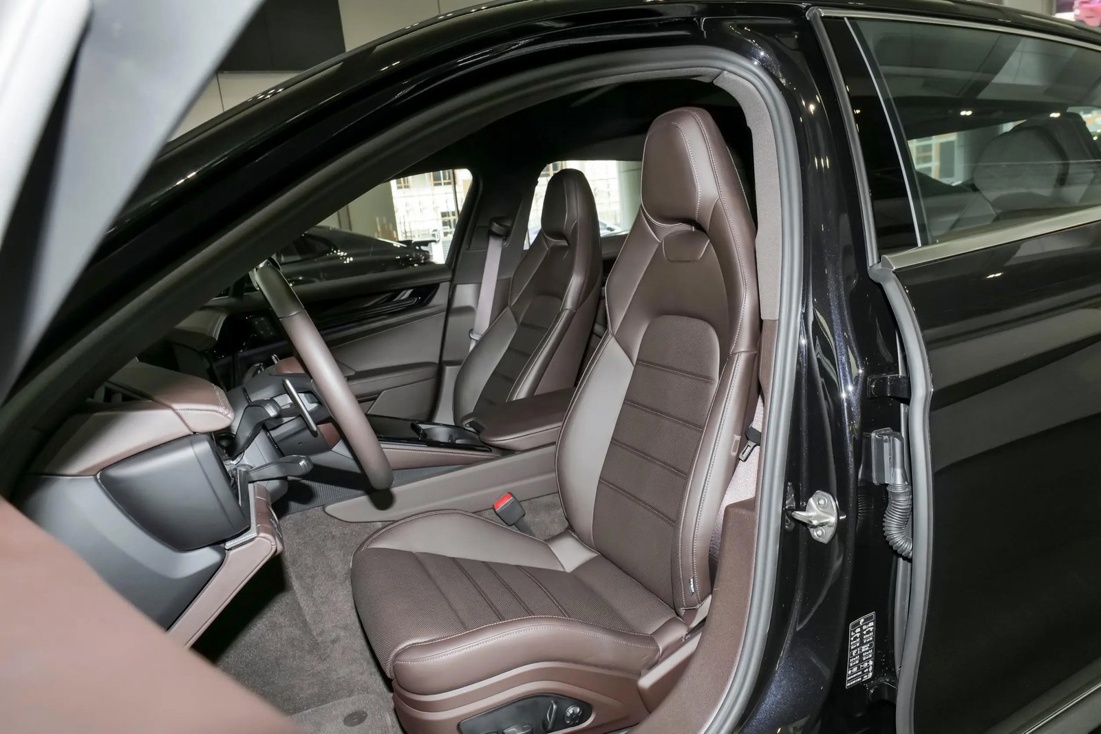 Porsche-Panamera 6