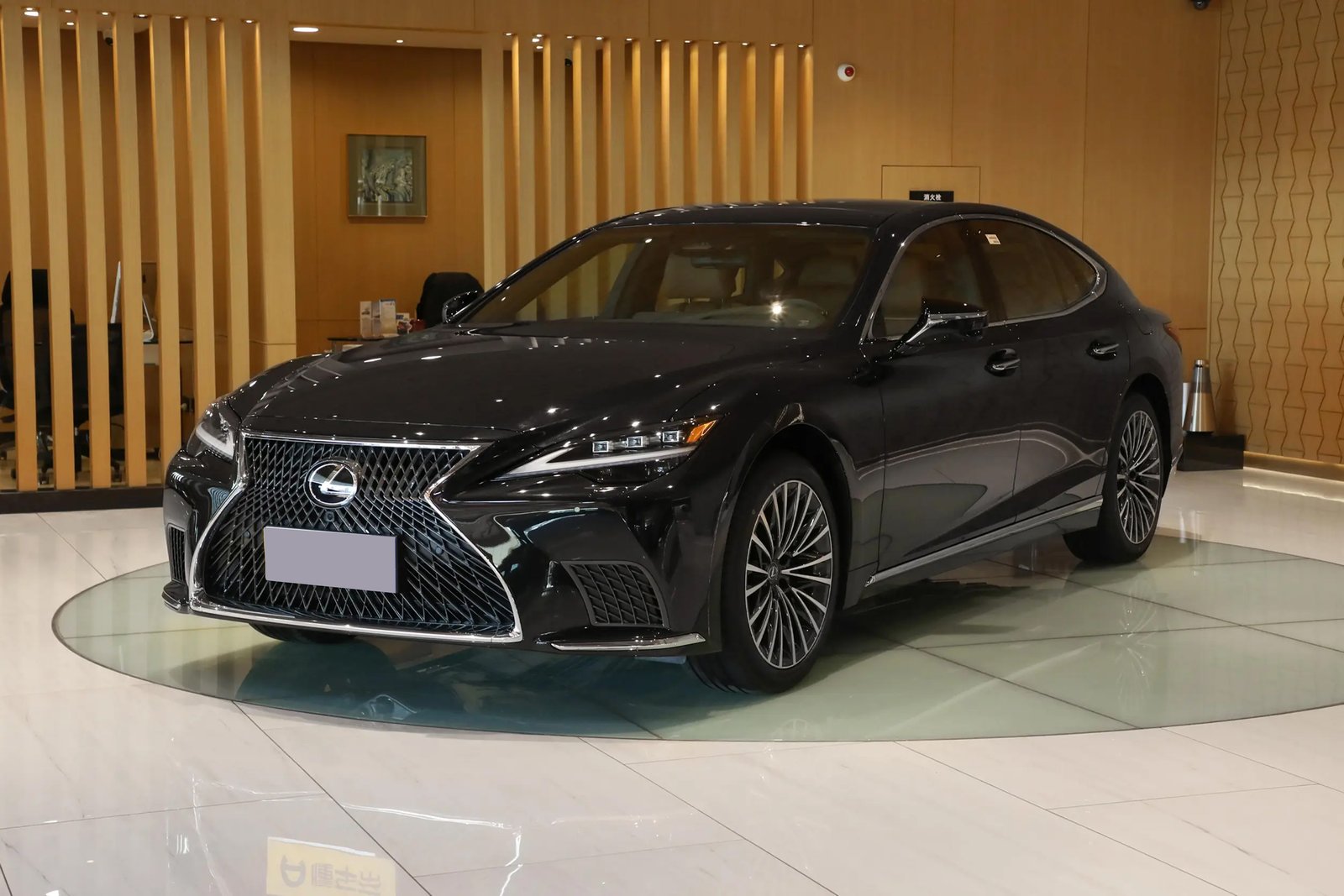 Lexus LS 500h 1
