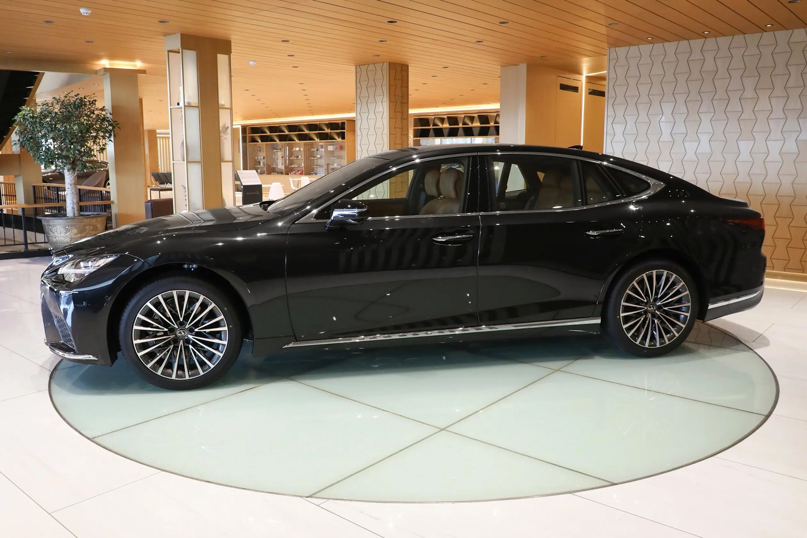 Lexus LS 500h 3