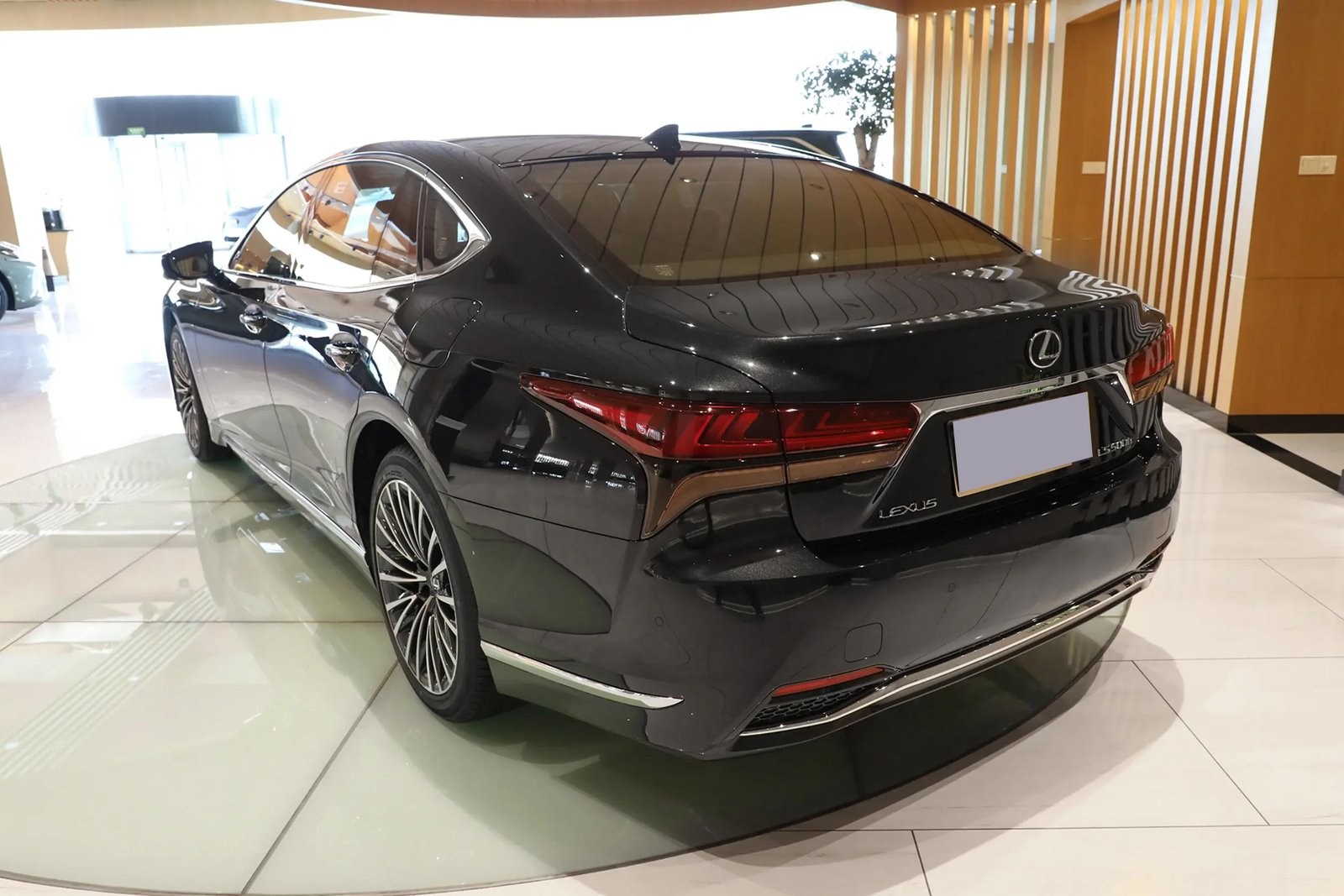 Lexus LS 500h 4