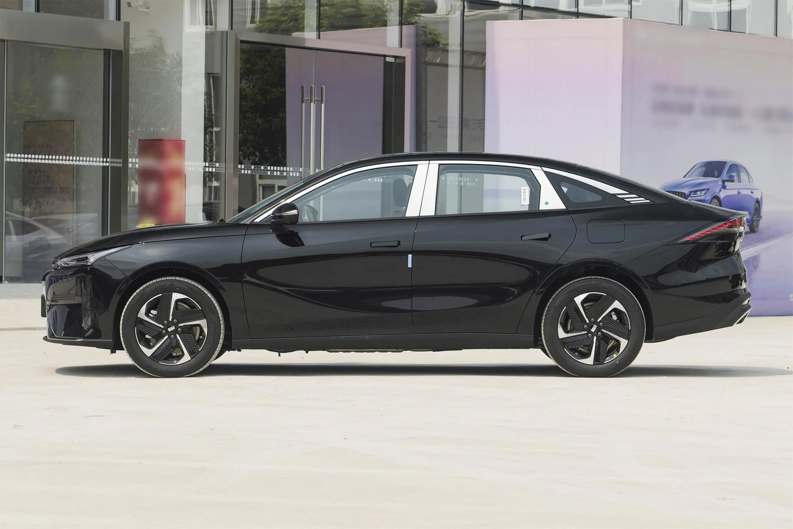 Geely Galaxy L6 3
