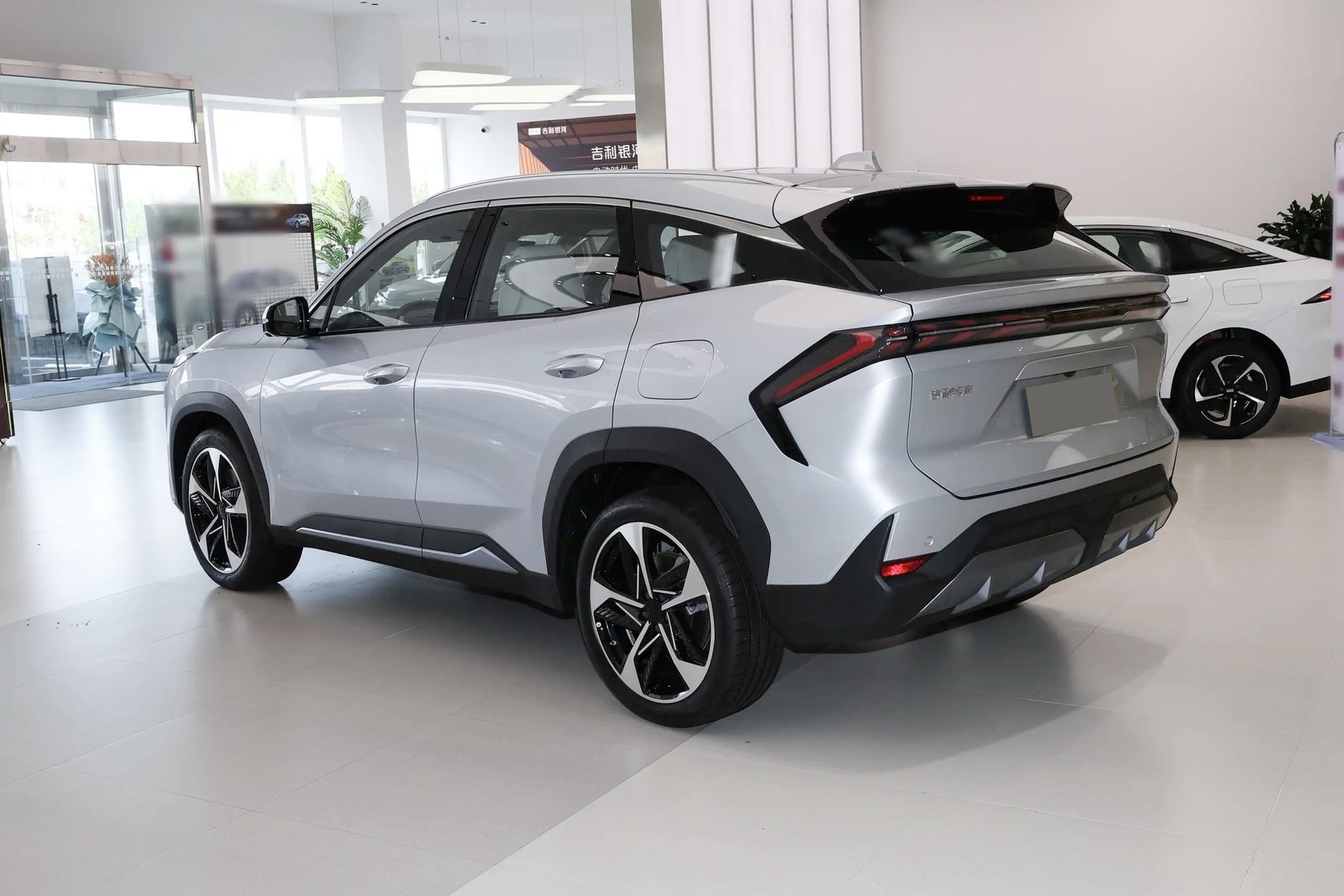 Geely Galaxy L7 4