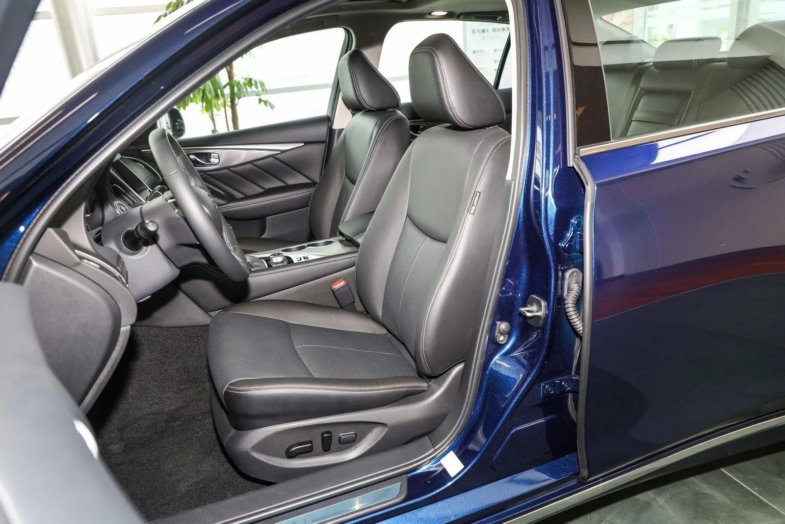 Infiniti Q50L 6