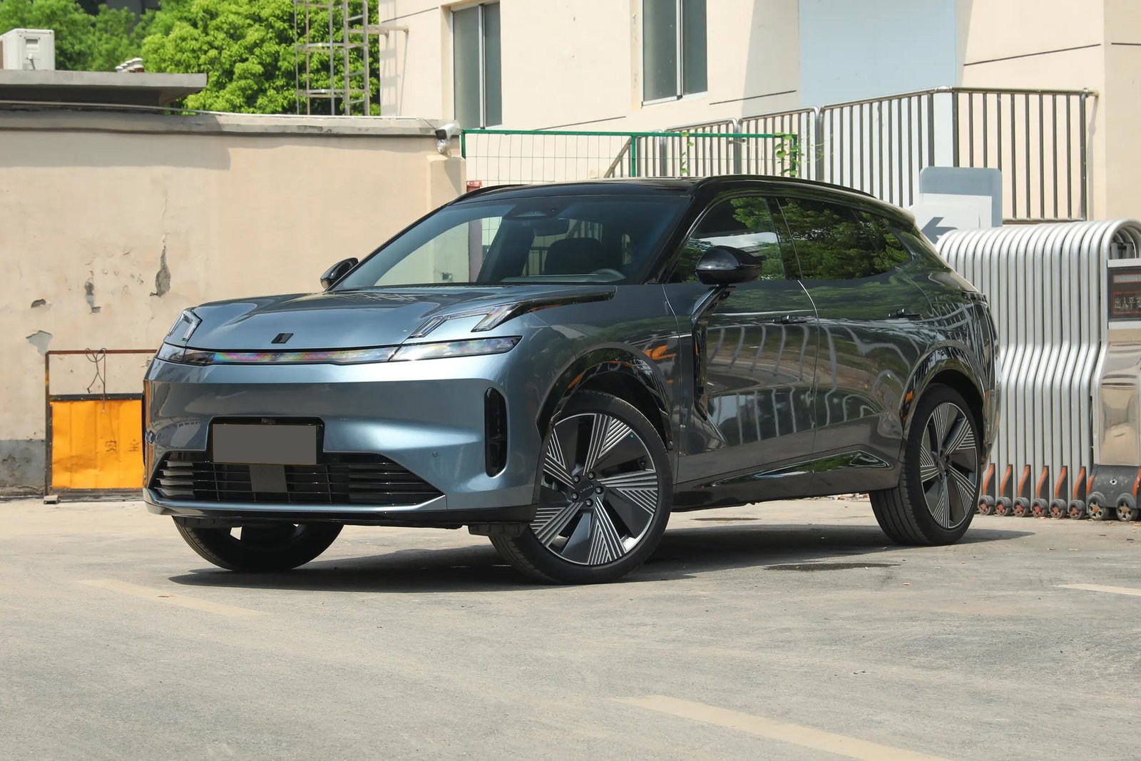 LYNK & CO 08 EM-P 1