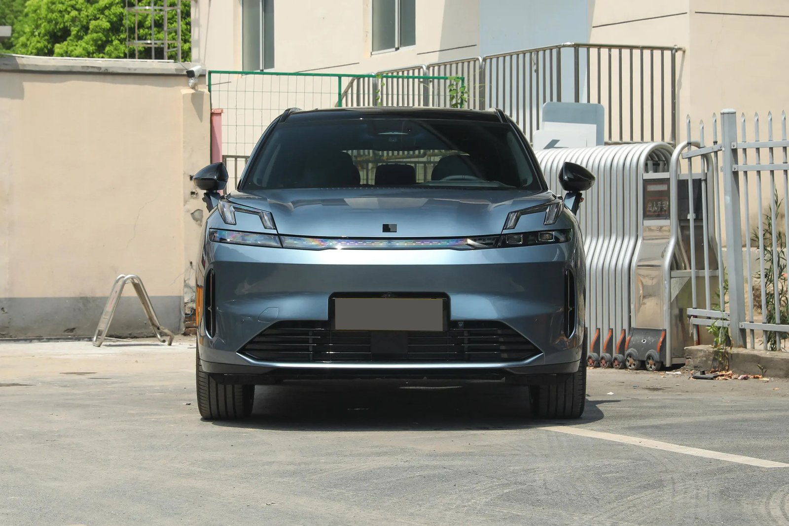 LYNK & CO 08 EM-P 2