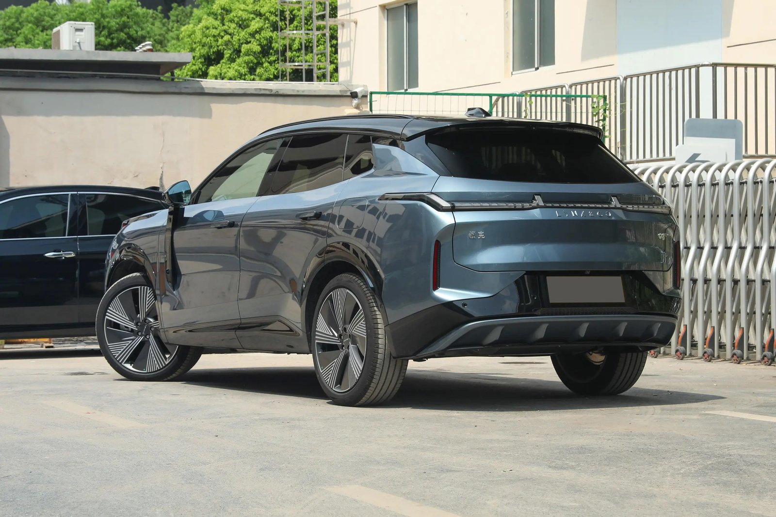 LYNK & CO 08 EM-P 4