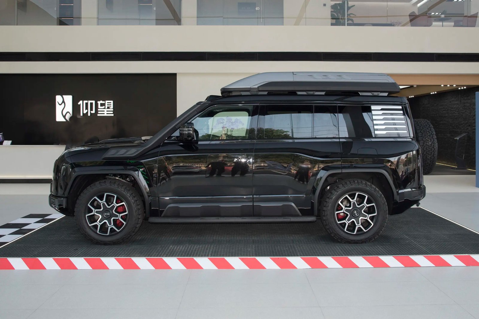 Yangwang U8 3
