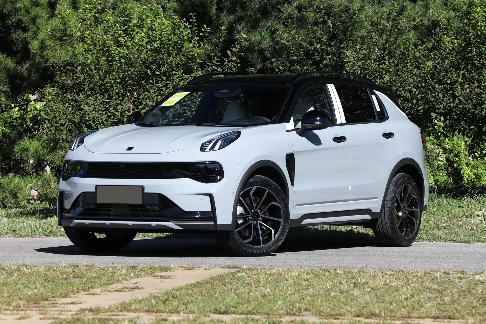 ‌Lynk & Co 01 EM-P 1