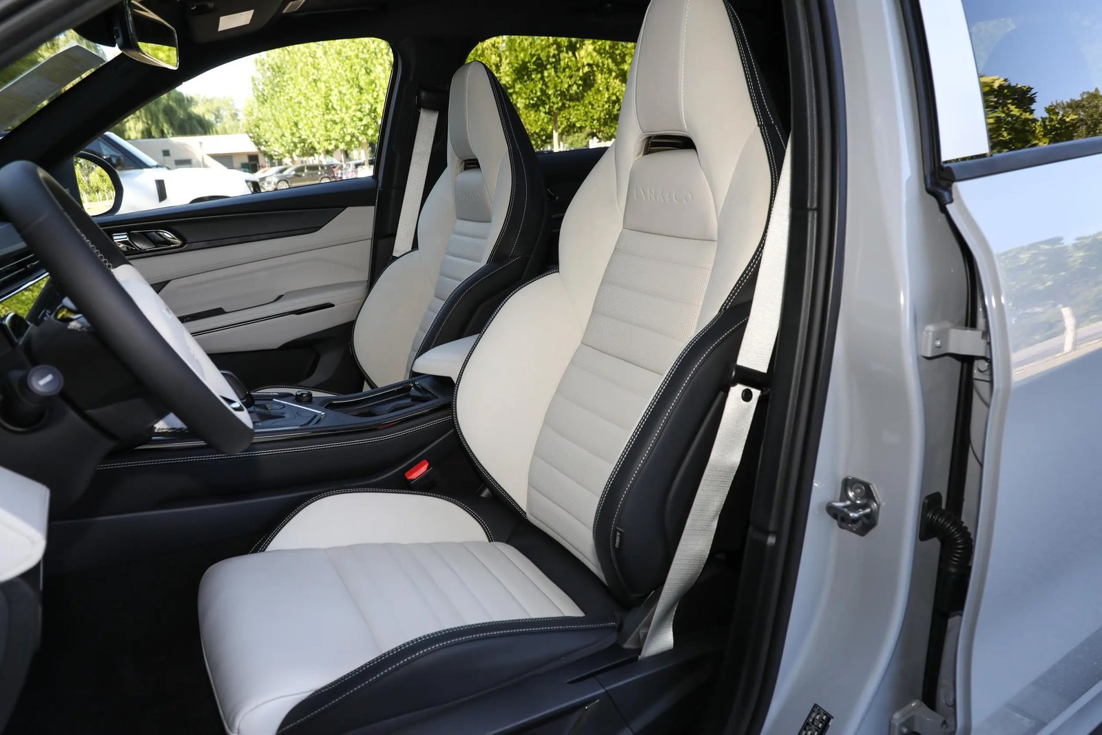 Lynk & Co 01 EM-P 6