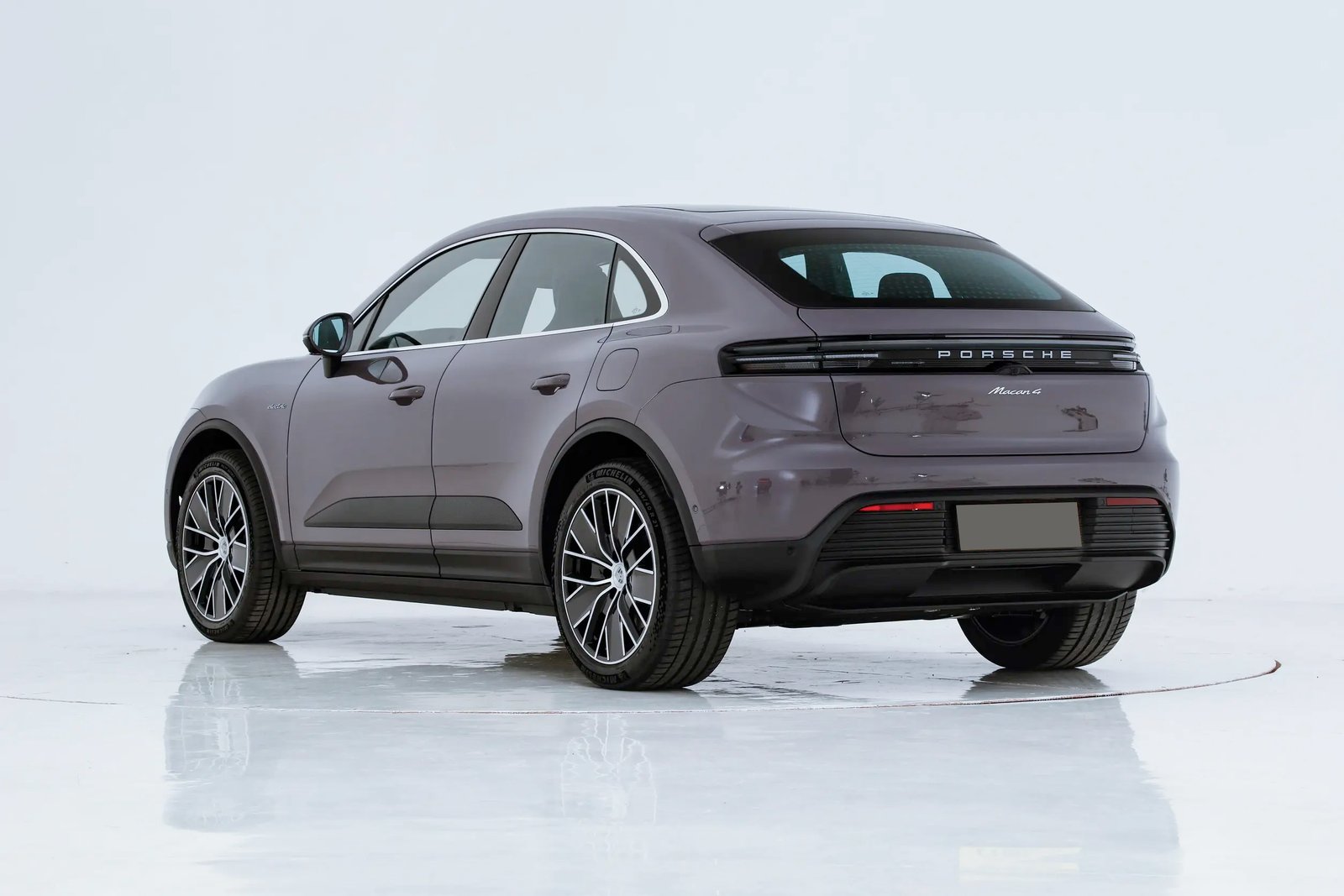 Porsche Macan EV 4