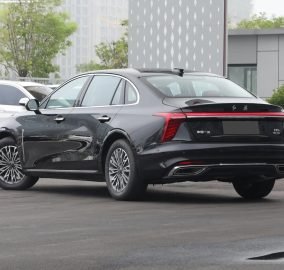 Hongqi H5 4