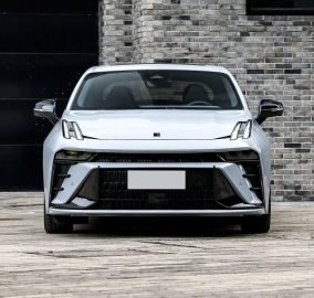 LYNK & CO 03 2