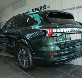 LYNK & CO 09 EM-P 4
