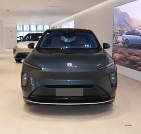 NIO ES8 2