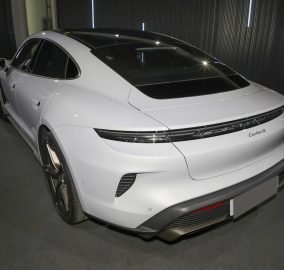 Porsche Taycan 4