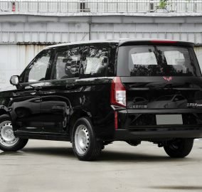 Wuling Hongguang PLUS 4