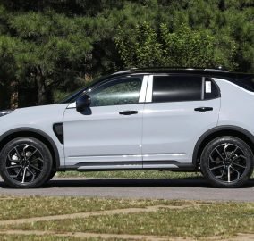 ‌Lynk & Co 01 EM-P 3