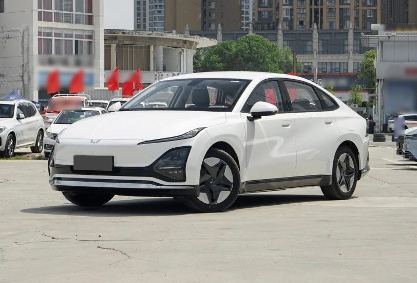 Wuling E5 1
